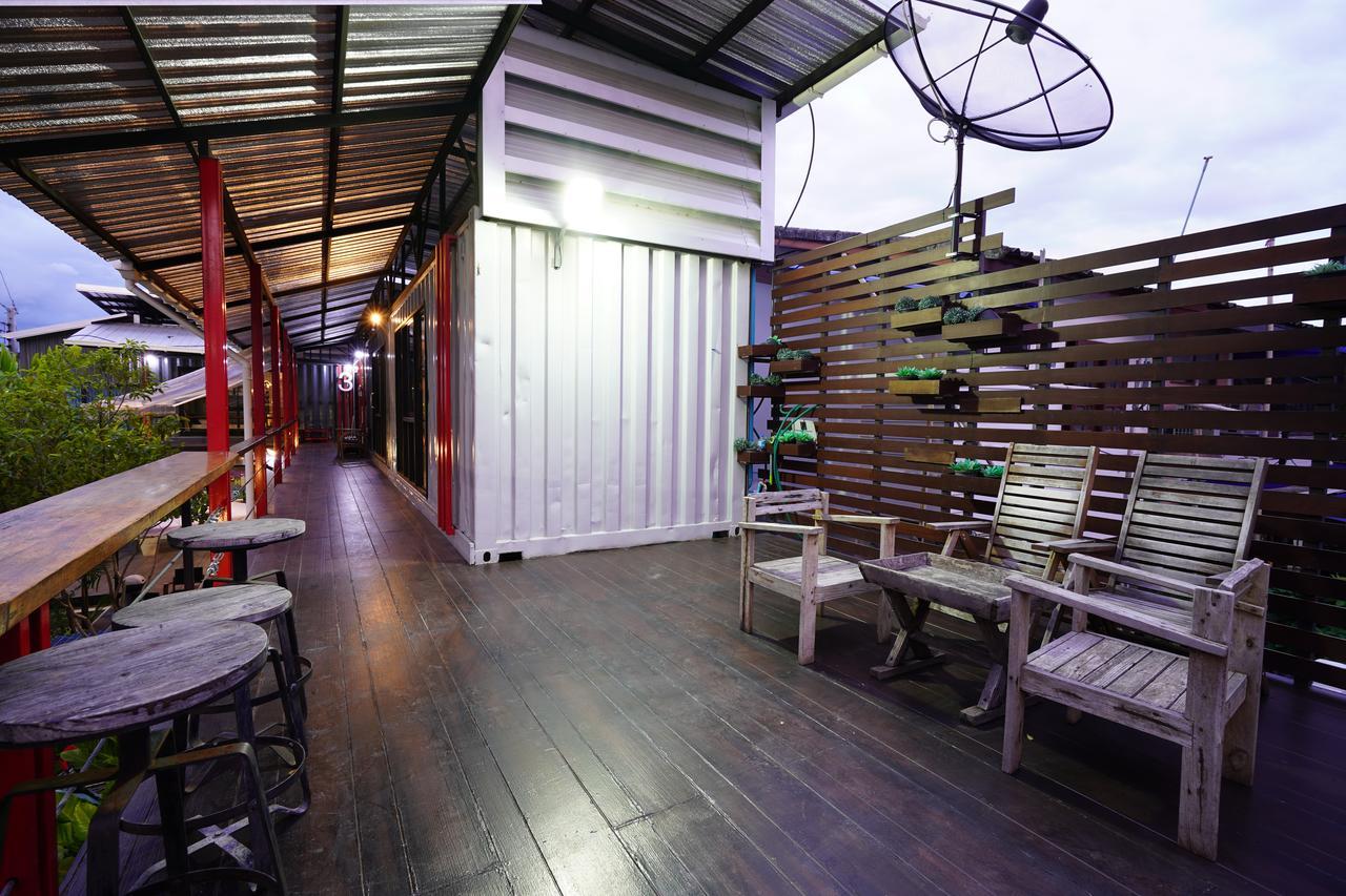 At Box Hostel Chiang Mai Exterior foto