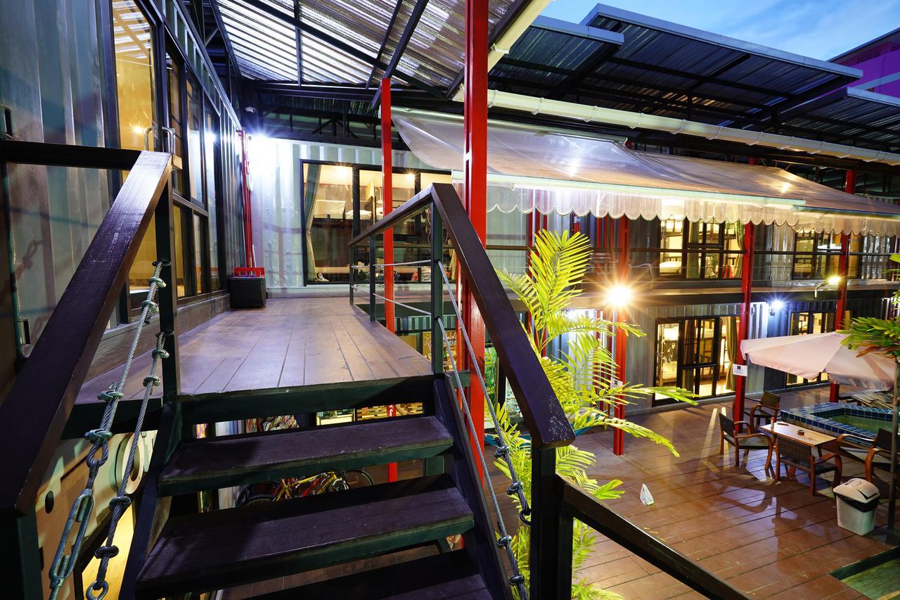 At Box Hostel Chiang Mai Exterior foto