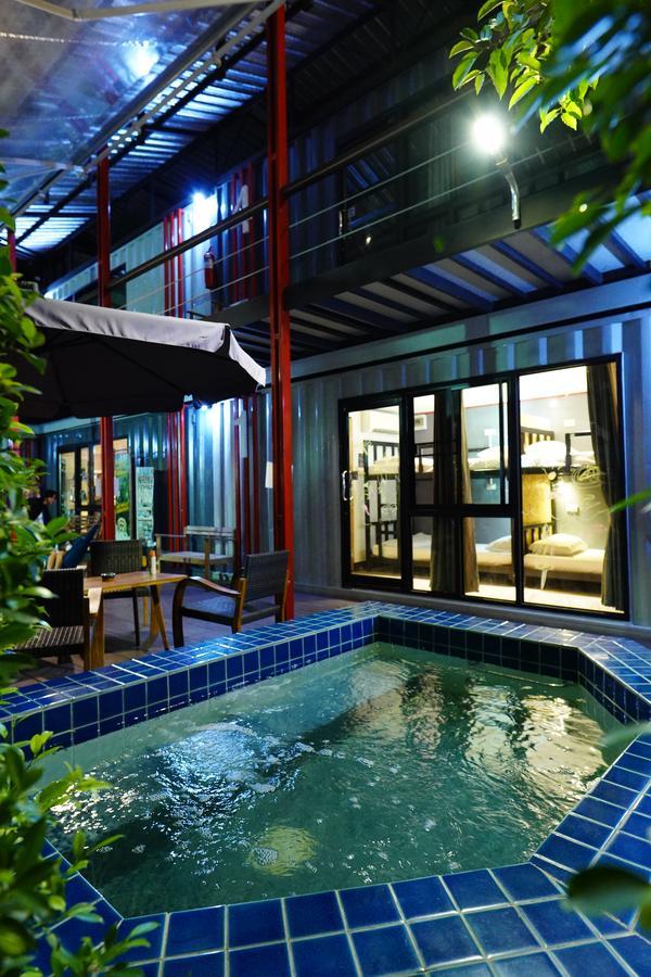At Box Hostel Chiang Mai Exterior foto